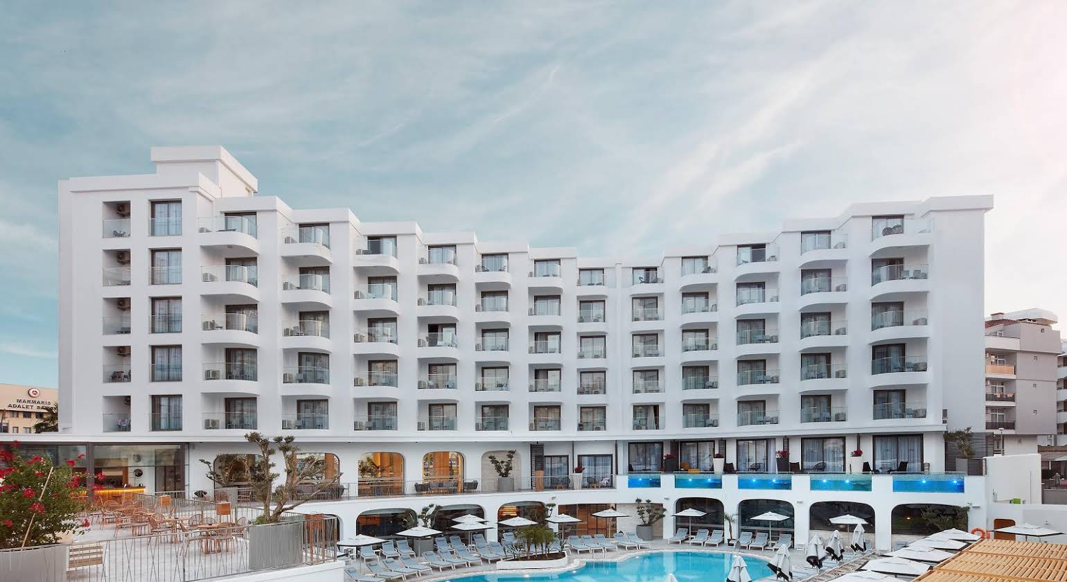 Lalila Blue Suites