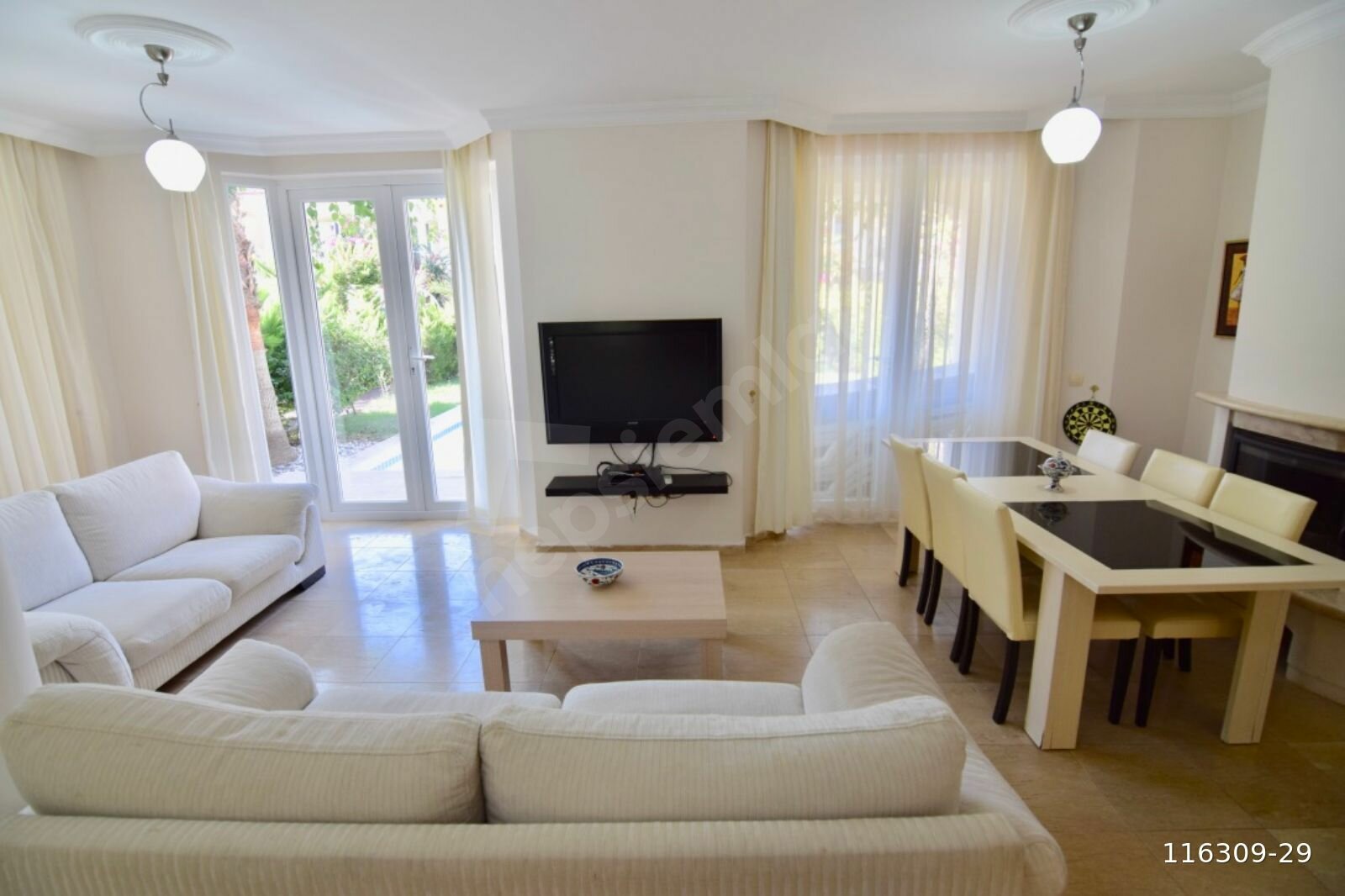 Fethiye Çalış Plajında Denize Sıfır Özel Havuzlu Villa ST-4